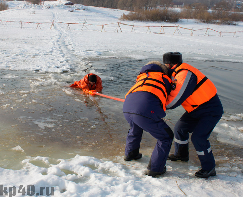 Почему не спасли человека. Спасатели на воде зимой.